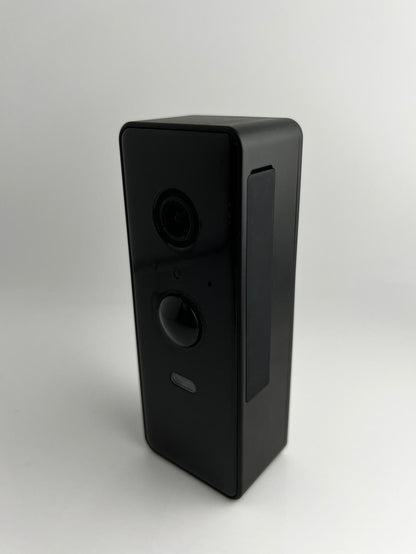 Black 2K resolution camera on a white background.